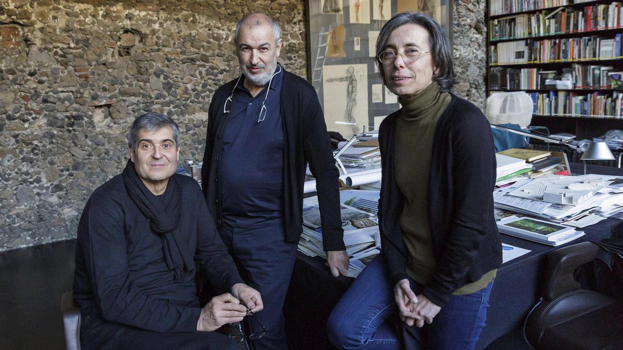 Ausgezeichnetes Architekten-Trio von links nach rechts: Rafael Aranda, Ramon Vilalta und Carme Pigem.