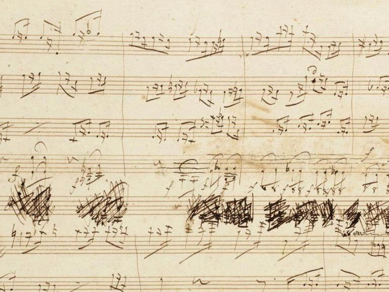 Ein Autograph von Ludwig van Beethoven. Es sind Skizzen zu seiner Großen Fuge B-Dur für Streichquartett.