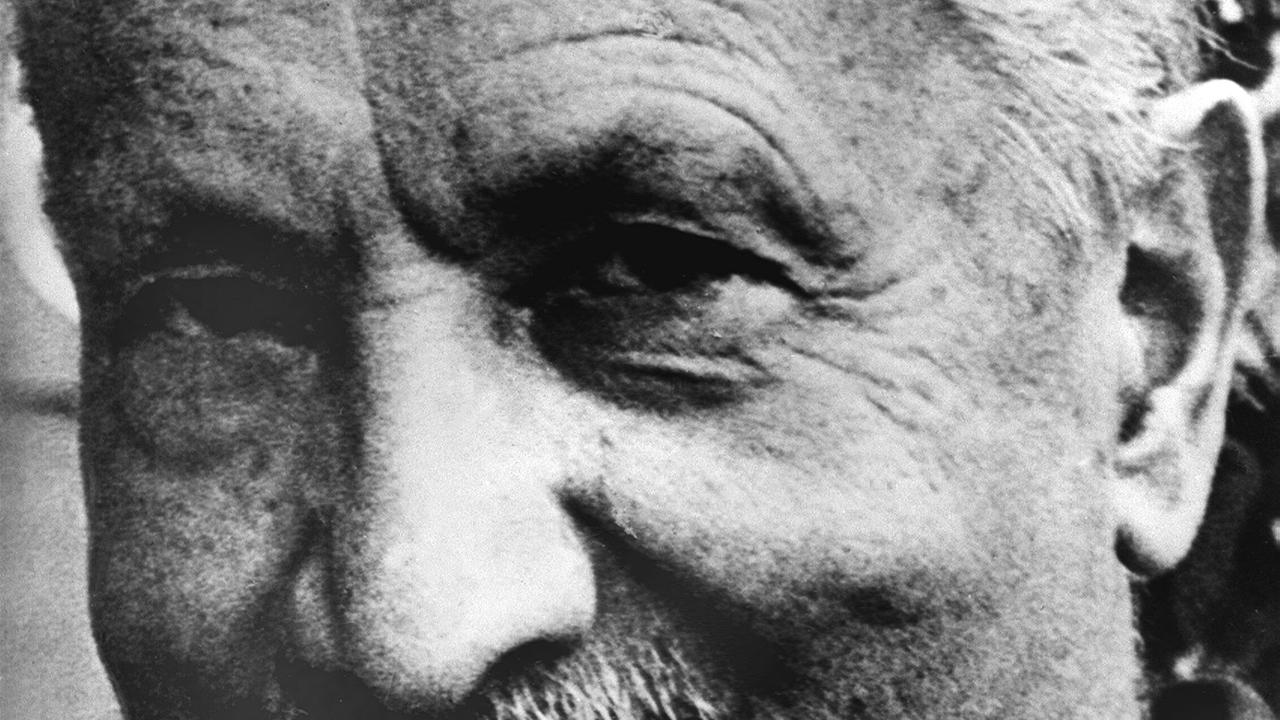 Undatierte Aufnahme des deutschen Philosophen Martin Heidegger (1889-1976).