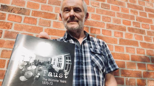 Horst Bednar war noch ein Teenager, als er die Musiker häufiger mal in ihrem Studio besuchte. Heute wohnt er in in der ehemaligen Wümmer Dorfschule, in der Faust 1971 den Krautrock erfand.
