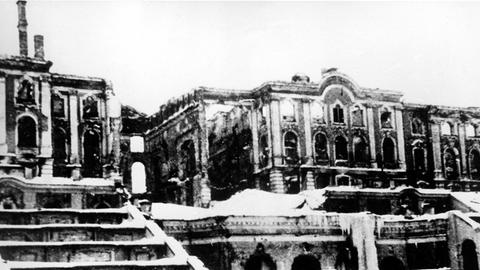 Leningrad 1942 - eine Stadt gefangen in Frost und Hunger