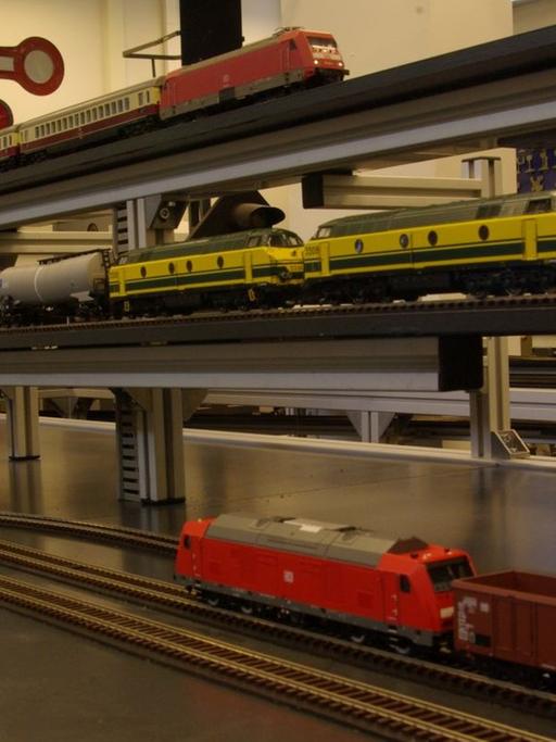 Mit der Modellbahnanlage "ELVA" wollen Wissenschaftler der RWTH Aachen die Pünktlichkeit der Bahn verbessern