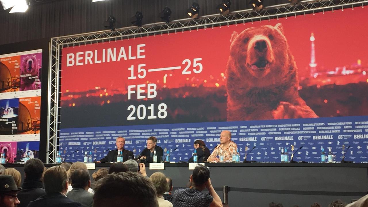Joaquin Phoenix während der Pressekonferenz zum Film "Don't worry, he won't get far on foot" auf der Berlinale 2018.