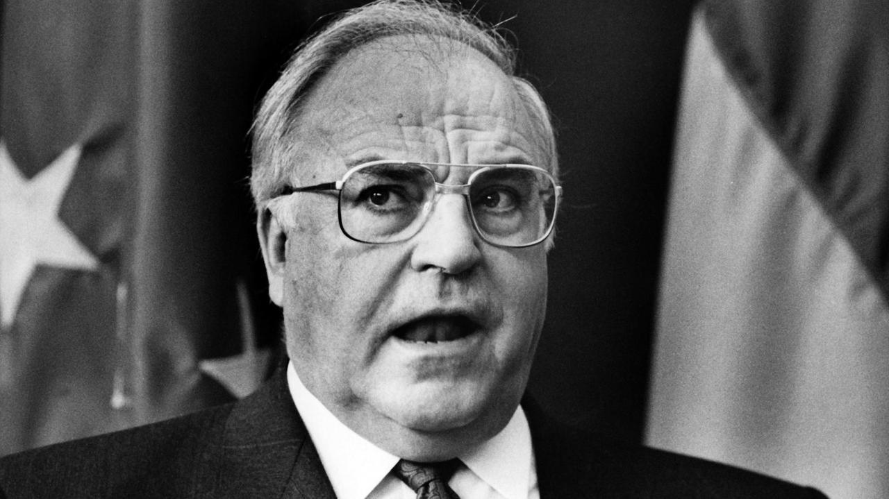 Bundeskanzler a.D. Helmut Kohl weigert sich bis heute die Namen der Spender aus der CDU-Spendenaffäre zu nennen.