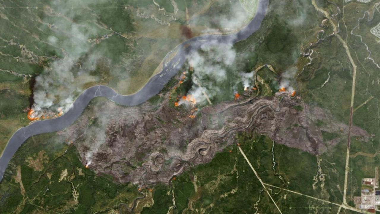 Satellitenaufnahme der NASA von Waldbränden in der kanadischen Provinz Alberta.