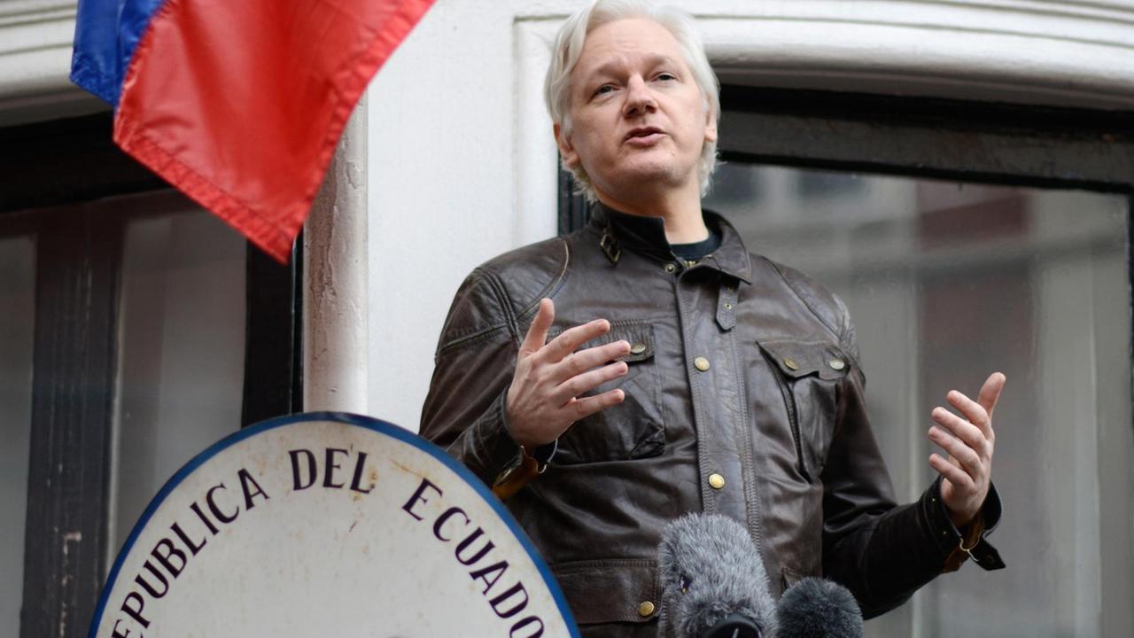 Das Bild zeigt Wikileaks-Gründer Julian Assange im Mai 2017 in der ecuadorianischen Botschaft in London.