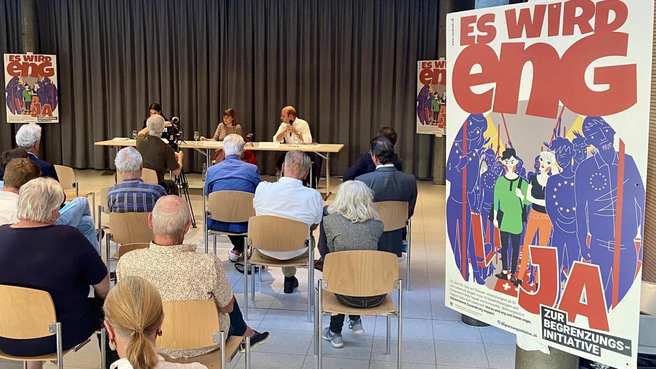 Podiumsdiskussion der nationalkonservativen Schweizerischen Volkspartei SVP in Küsnacht zur Initiative "Für eine maßvolle Zuwanderung" 