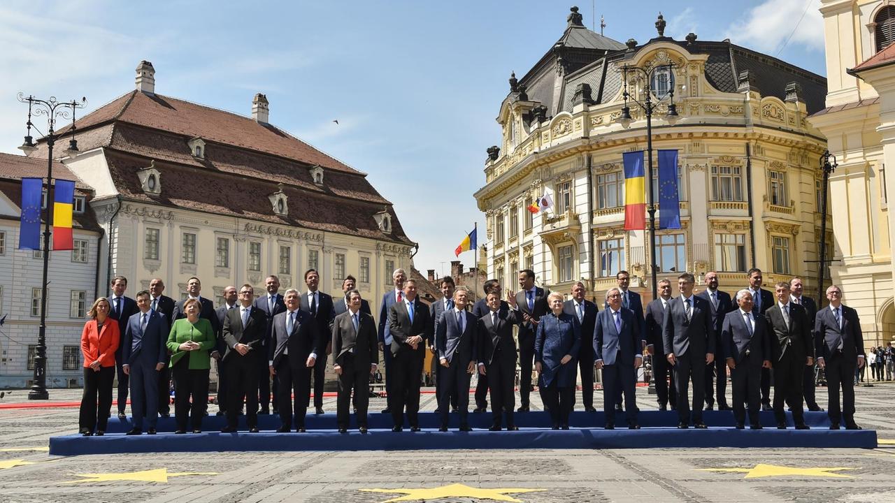 Die EU-Staats- und Regierungschefs versammeln sich in Sibiu zum sogenannten Familienfoto.