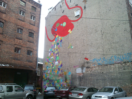 Ein Graffito im Innenhof zur Inzynierska-Straße