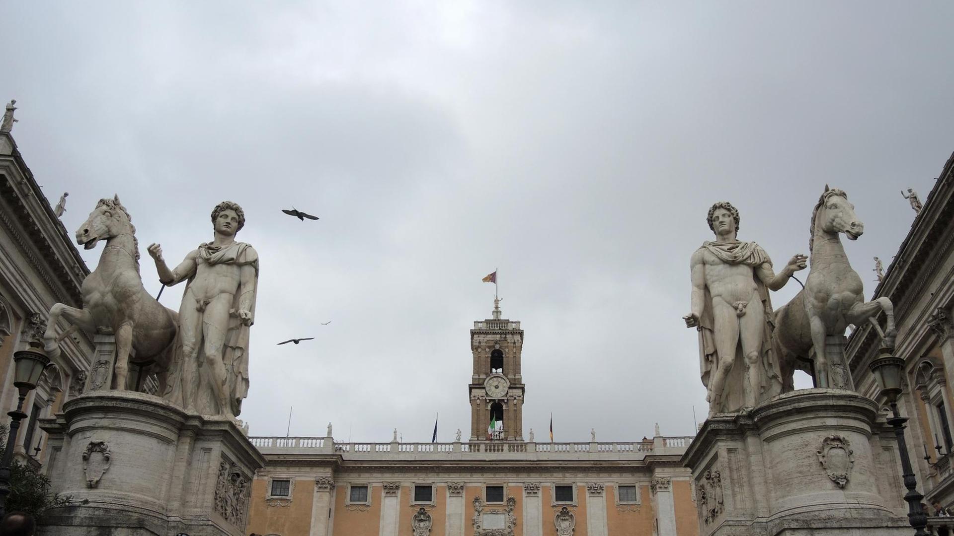Blick auf das Rathaus der Stadt Rom auf dem Kapitolshügel in Rom. Nebenan in den Räumlichkeiten der kapitolinischen Museen kommen die 27 EU-Staats- und Regierungschefs zu einem Sondergipfel zusammen.