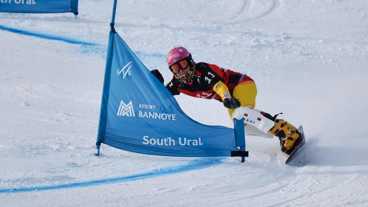 Die deutsche Snowboarderin Ramona Hofmeister beim Weltcup in Bannoye, Russland.