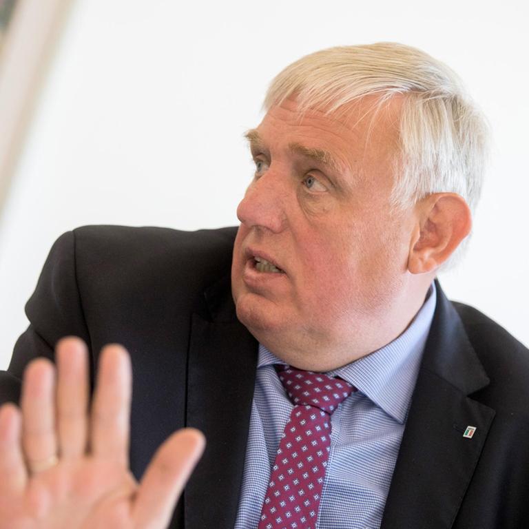 Zu sehen ist Karl-Josef Laumann (CDU), Gesundheitsminister von Nordrhein-Westfalen.