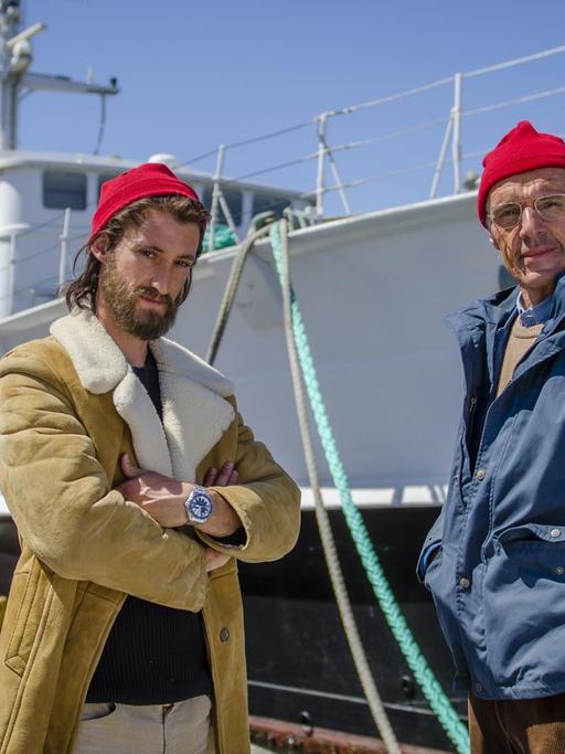 Philippe (Pierre Niney, links) und Jacques Cousteau (Lambert Wilson) im Film "Jacques - Entdecker der Ozeane"