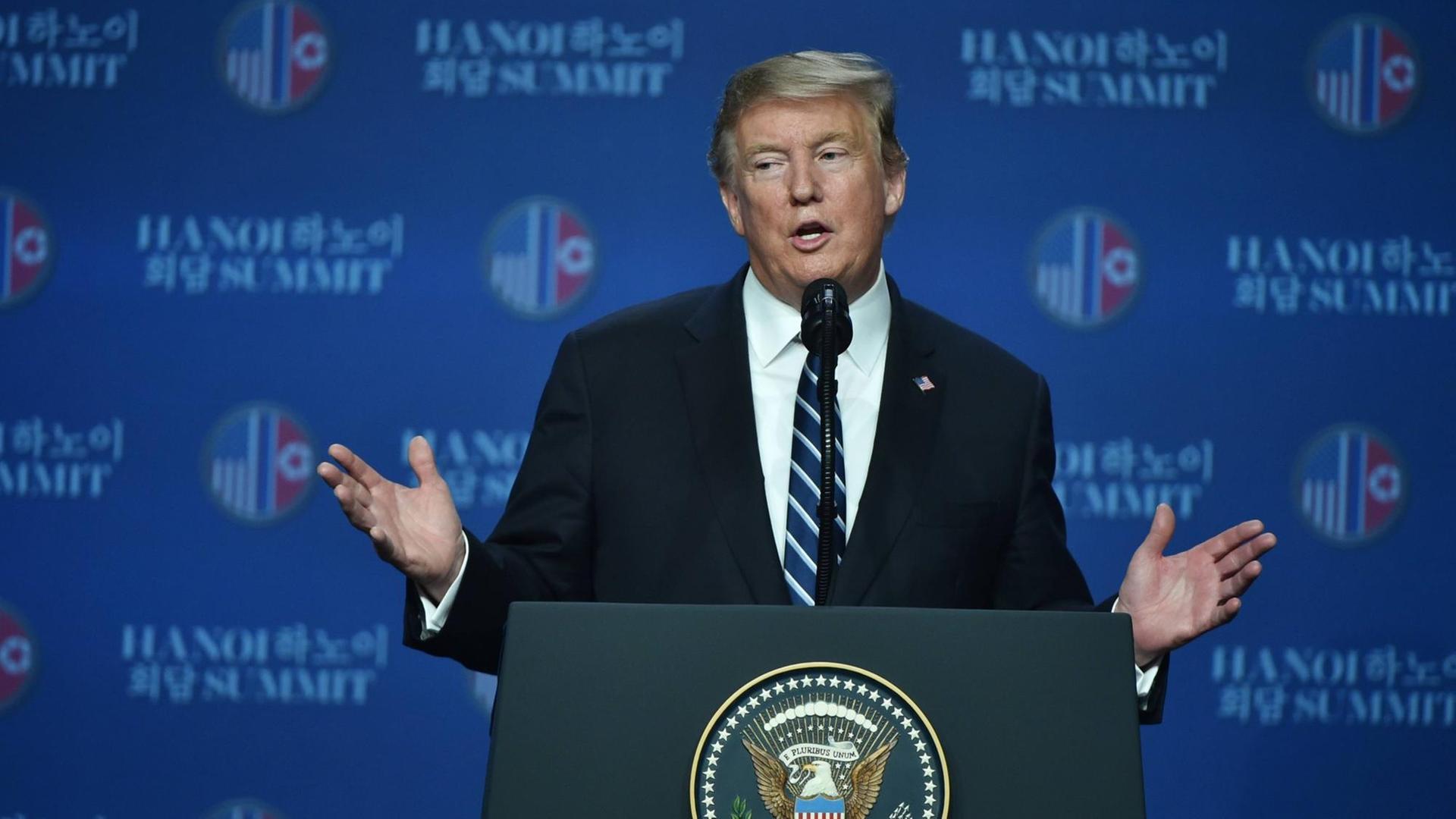 (190228) -- HANOI, Feb. 28, 2019 (Xinhua) -- U.S. President Donald Trump speaks at a press conference in Hanoi, Vietnam, Feb. 28, 2019. A gap remained between what the Democratic People s Republic of Korea (DPRK) wanted and what the U.S. wanted, Donald Trump told the press conference, explaining the earlier-than-scheduled end to his second summit with DPRK top leader Kim Jong Un. (Xinhua/Wang Shen) VIETNAM-HANOI-TRUMP-PRESS CONFERENCE PUBLICATIONxNOTxINxCHN