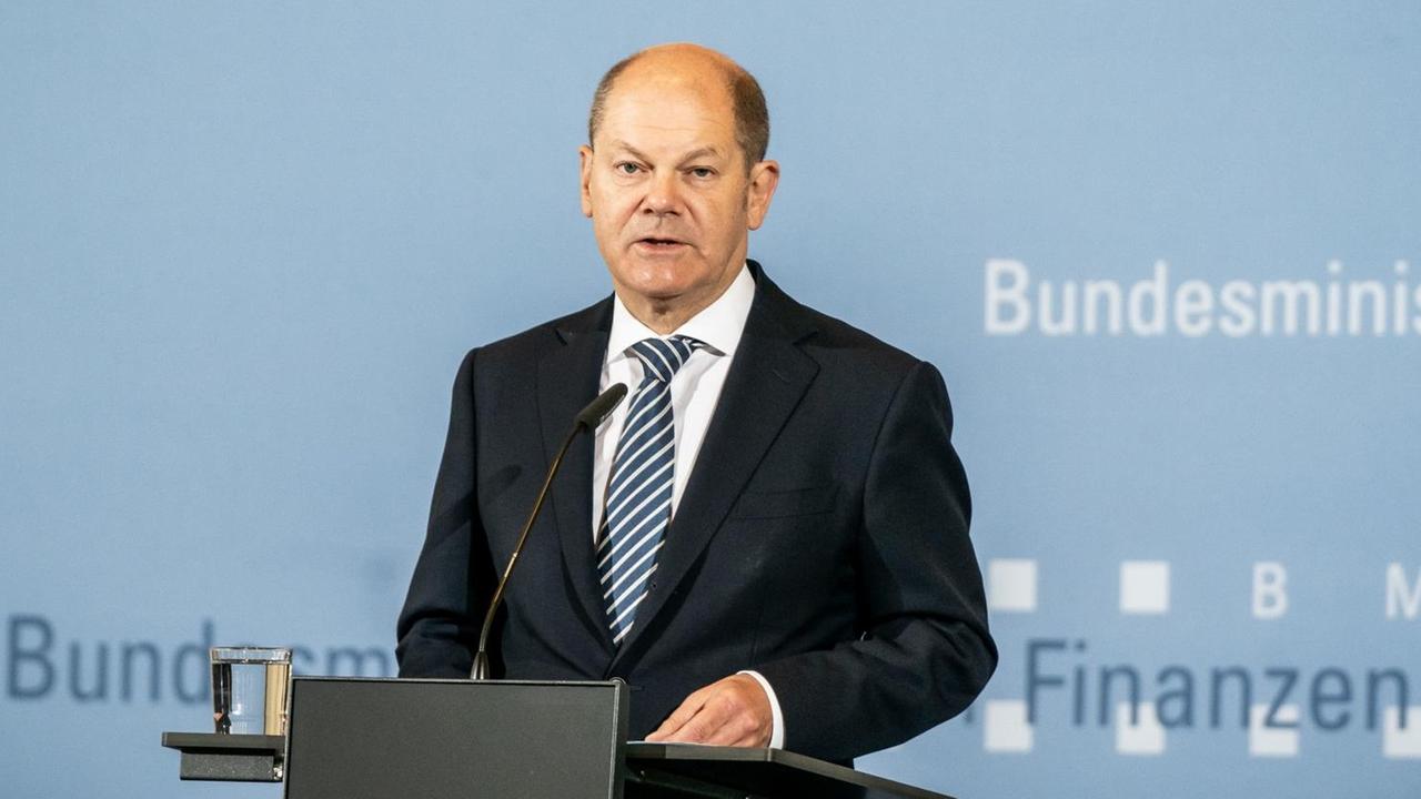 Olaf Scholz (SPD), Bundesfinanzminister, spricht bei der Bekanntgabe des Ergebnis der Herbst-Steuerschätzung