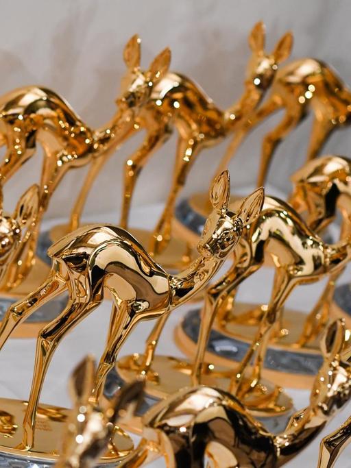 Einige goldene Bambis.