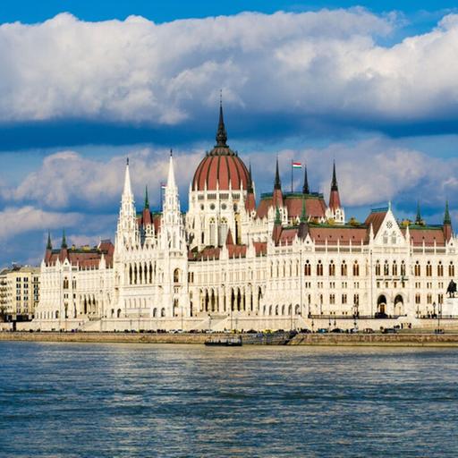 Ungarn - Parlamentswahl hat begonnen - Niederlage Orbans möglich