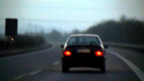 Aufnahme vom Sonntagmorgen (06.02.2005) zeigt den vermutlichen Geiselnehmer von Viersen in seinem PKW auf der Autobahn A3 bei Passau.