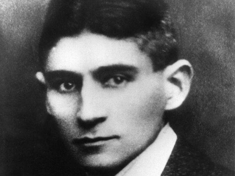 Undatiertes Porträt des österreichischen Schriftstellers Franz Kafka (1883-1924)