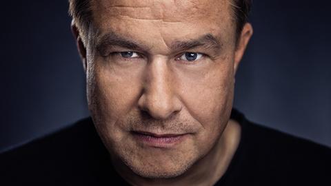 Portrait des Kabarettisten Lars Reichow.