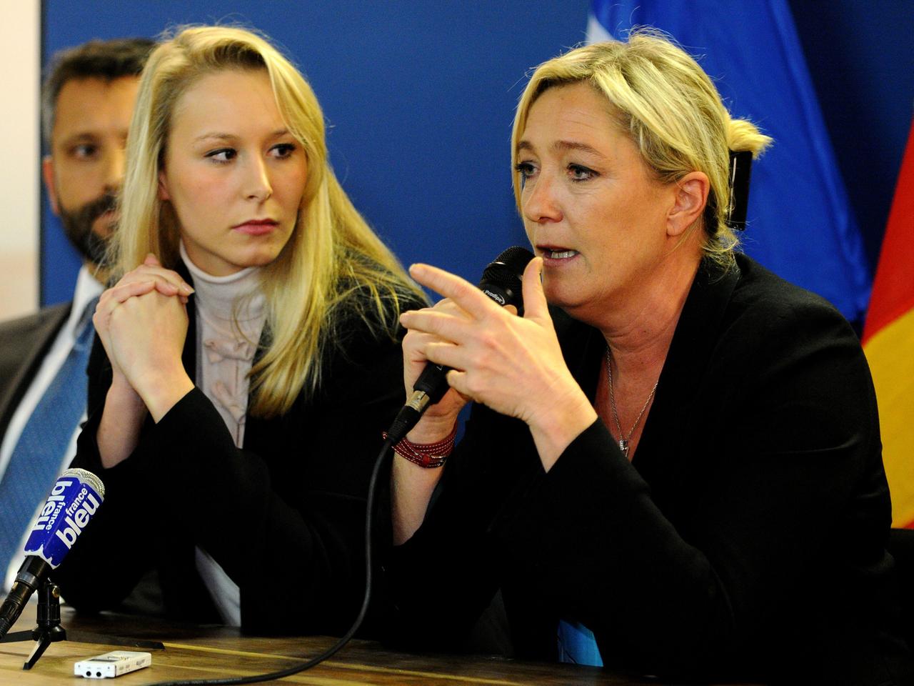 Nicht und Tante: Marion Maréchal-Le Pen (l) und Marine Le Pen vom französischen "Front National" 