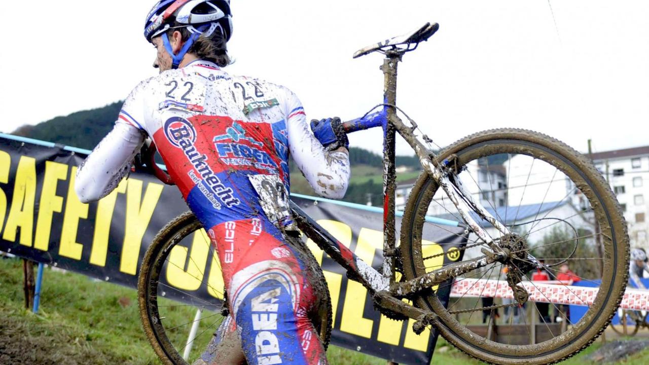 Der Tscheche Zdenek Stybar bei einem Radrennen in Nordspanien. Der Tscheche Zdenek Stybar bei einem Radrennen in Nordspanien.