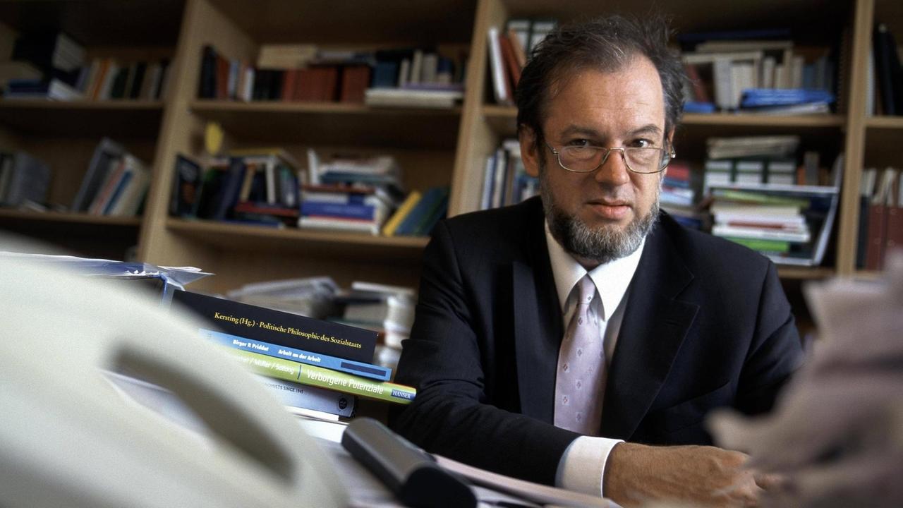 Prof. Dr. Birger P. Priddat, Dekan der Fakultät für Wirtschaftswissenschaft an der Universität Witten-Herdecke, Lehrstuhl für Volkswirtschaft und Philosophie.