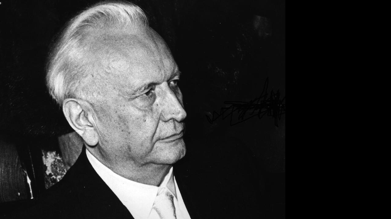 Das Schwarz-Weiß-Foto zeigt Karl Jaspers im Porträt.