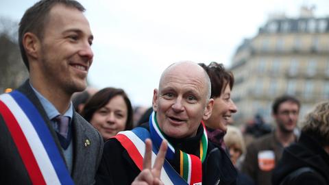 Bürgermeister Christophe Girard bei einer Demonstration für die Homoehe und das Recht auf Adoption für gleichgeschlechtliche Paare in Paris.