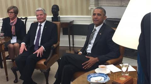 Bundespräsident Joachim Gauck wird von US-Präsident Barack Obama im Weißen Haus empfangen.