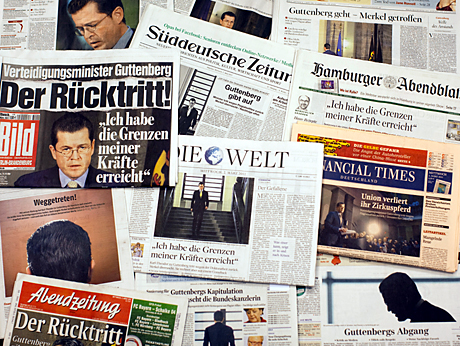 Auf Titelseiten verschiedener deutscher Tageszeitungen sind Berichte über den Rücktritt von Bundesverteidigungsminister zu Guttenberg (CSU) zu sehen.