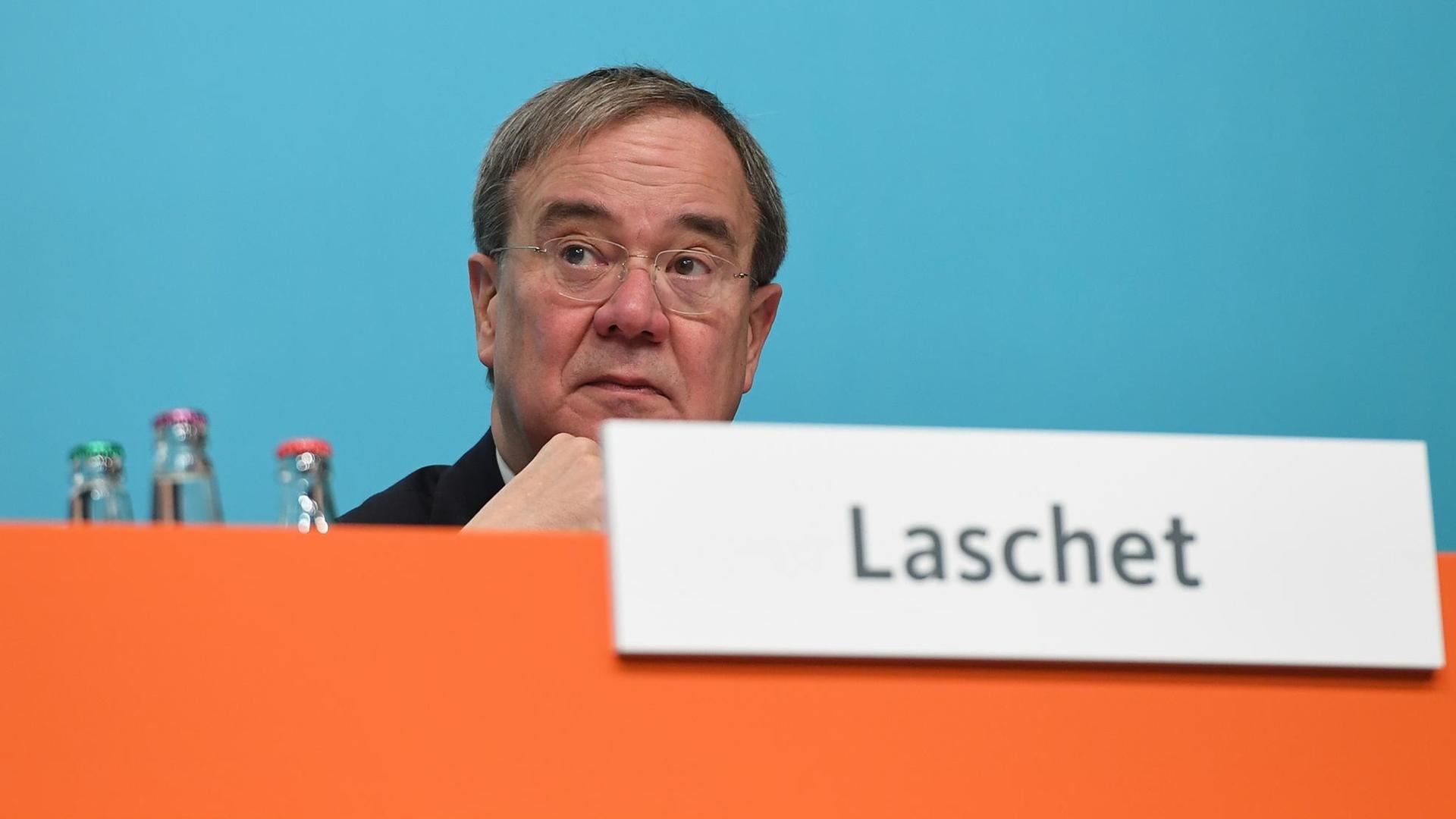 Armin Laschet (CDU) während des Landesparteitags der CDU Nordrhein-Westfalen am 23.10.21 in Bielefeld.