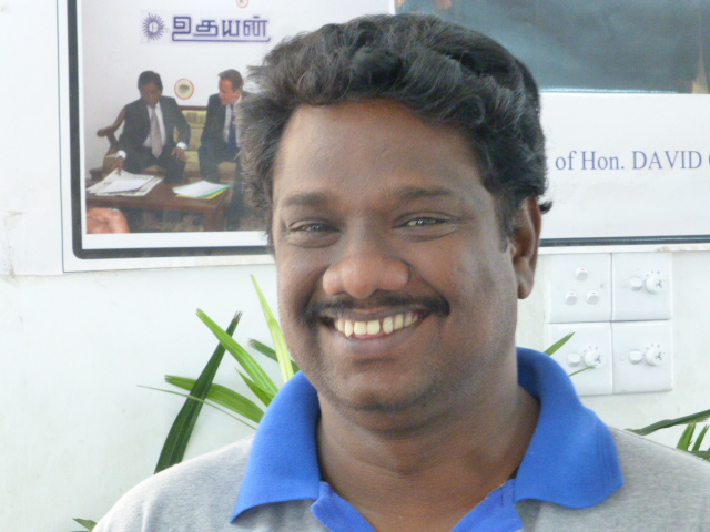 Prem Anand, den leitenden Redakteur der größten tamilischen Zeitung Sri Lankas "Uthayan"