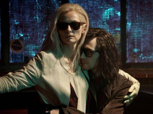 Szene aus "Only Lovers Left Alive" mit Tilda Swinton.