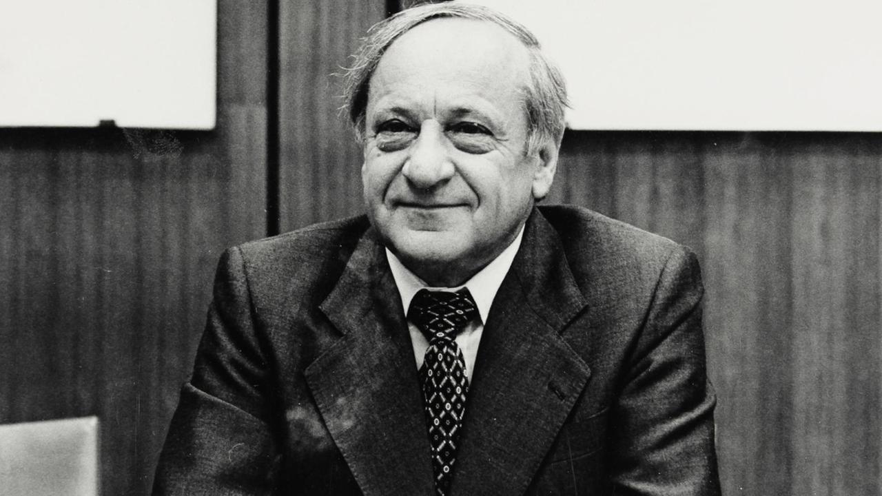 Hermann Gmeiner, Gründer der SOS Kinderdörfer, in einer Aufnahme aus dem Jahr 1977