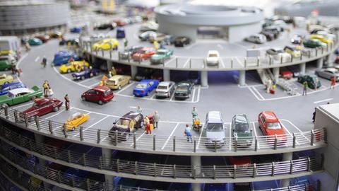 Parkplätze im Miniatur-Wunderland Hamburg, der größten Modelleisenbahnanlage der Welt.