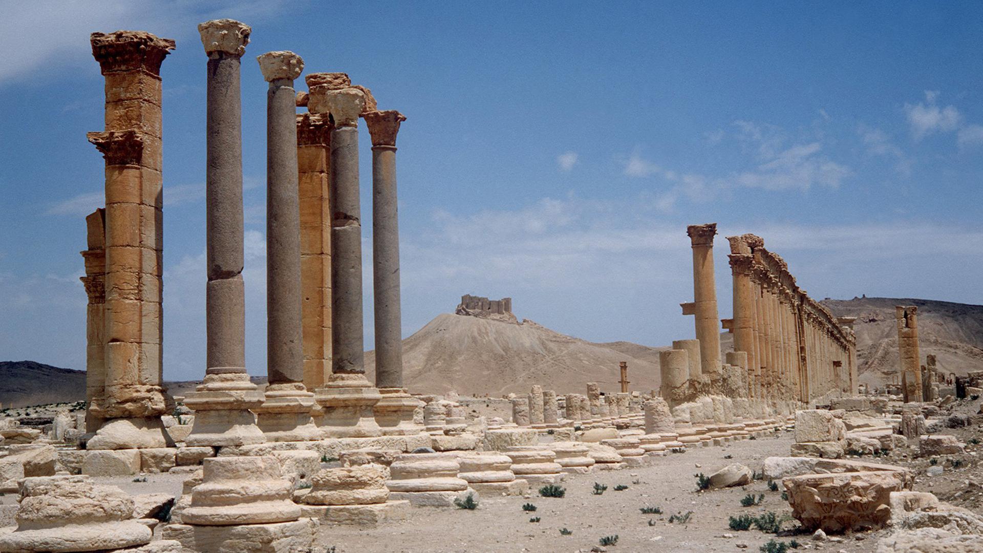 Antike Säulen, zum Teil zerstört