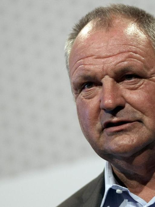 Harald Stenger, Sportjournalist und ehemaliger Pressesprecher des DFB
