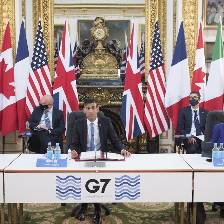 Vertreter der G7-Staaten, mittig sitzt der britische Finanzminister Rishi Sunak.