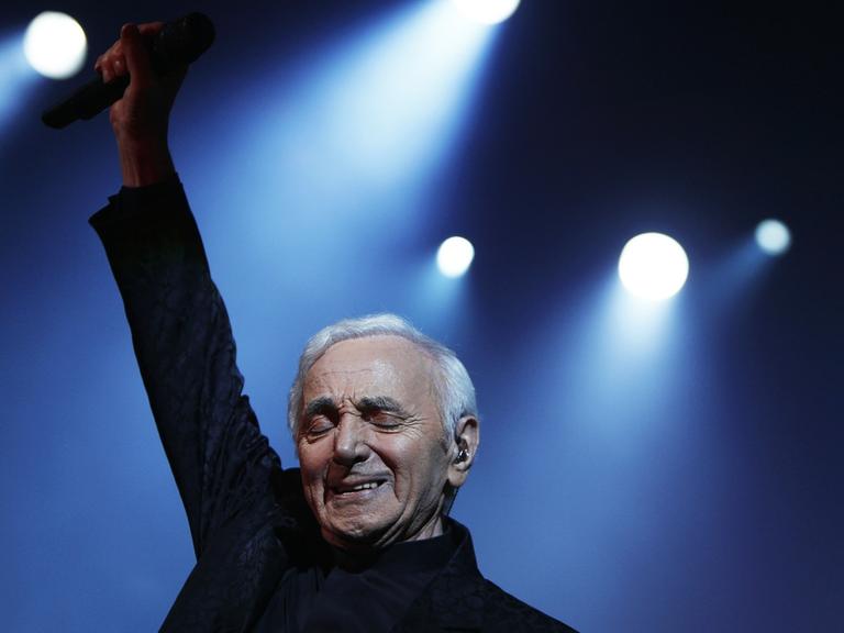 Der armenisch-französische Sänger, Autor und Schauspieler Charles Aznavour bei einem Konzert 2014