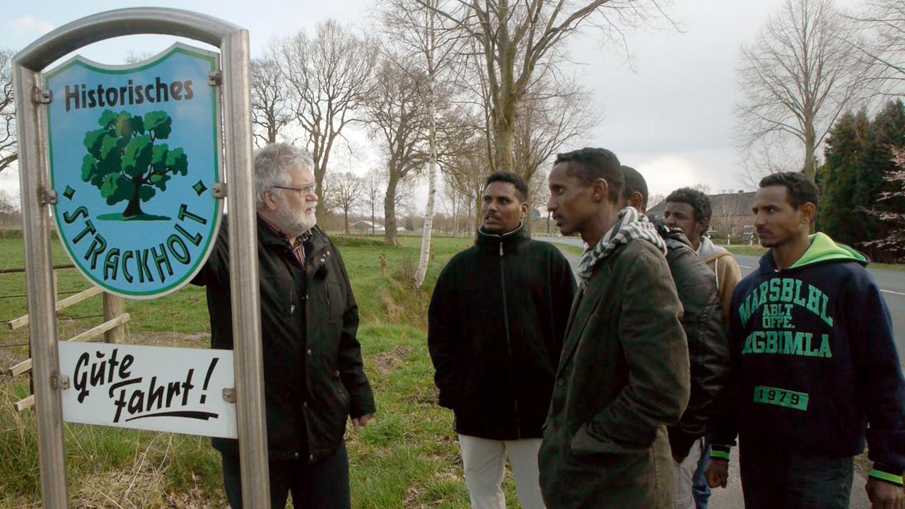 Fünf Flüchtlinge aus Eritrea in Strackholt - Eine Szene des Kinofilms "Gestrandet"