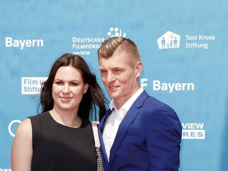 Toni Kroos mit Ehefrau Jessica Kroos, Sohn Leon Kroos und Tochter Amelie Kroos bei der Premiere des Kinofilms Kroos im Cinedom. Köln, 30.06.2019