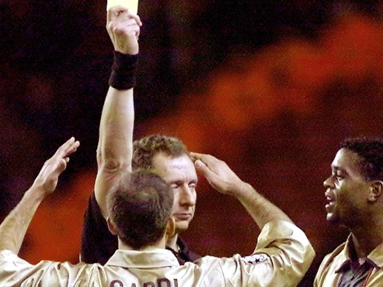 Hellmut Krug bei einem Spiel Champions-League-Spiel in Anfield