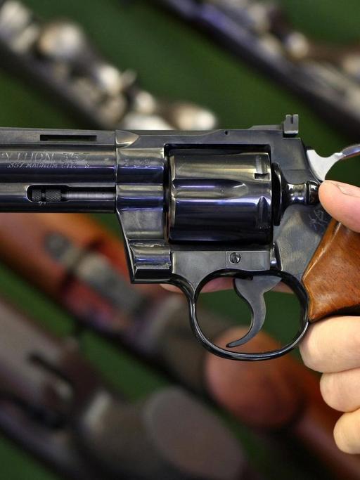 Ein Revolver der Marke Colt