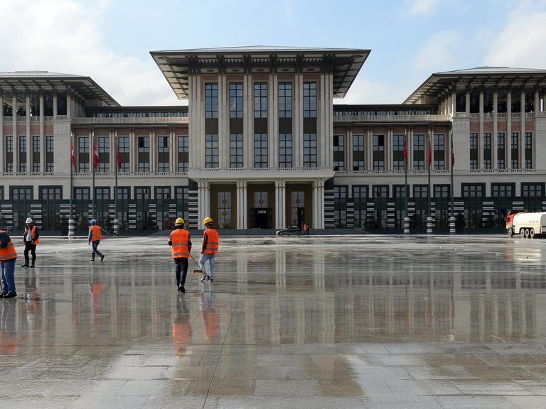 Blick auf den neuen Amtssitz von Tayyip Erdogan in Ankara, genannt "Der Weiße Palast"