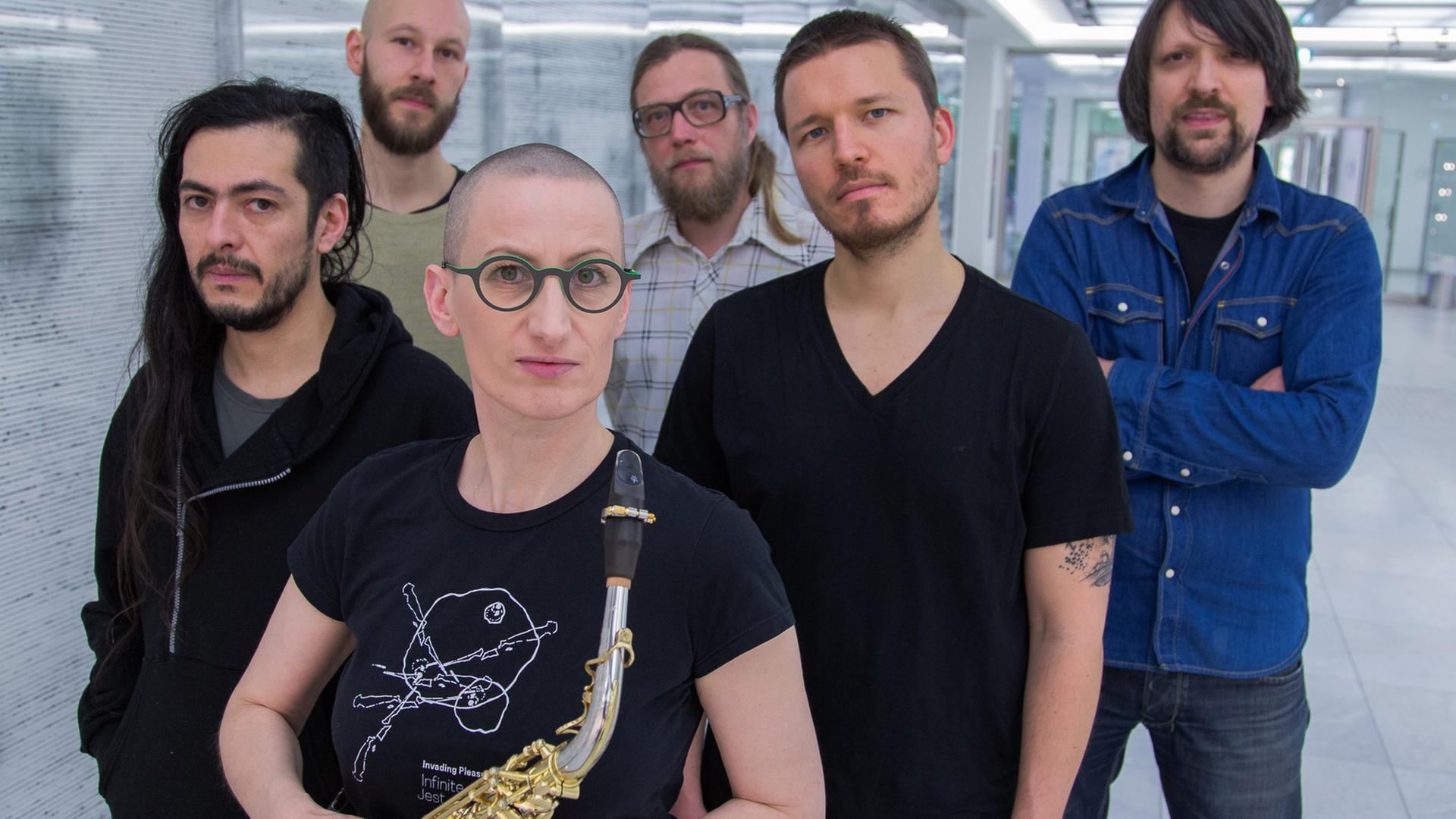 Nikola Lutz (mit Saxofon in der Hand) mit ihren Kollegen für das Projekt FOCO_2018
