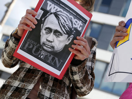 Anti-Putin-Proteste vor der russischen Botschaft in Madrid. Anti-Putin-Proteste vor der russischen Botschaft in Madrid.