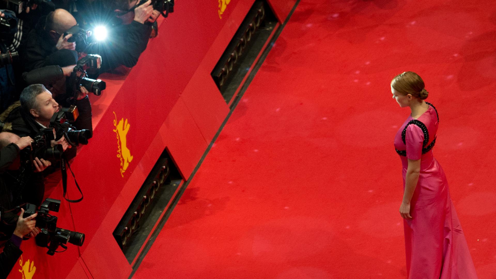 Die französische Schauspielerin Lea Seydoux kommt zur Premiere des Eröffnungs-Films "The Grand Budapest Hotel" im Berlinale Palast bei den 64. Internationalen Filmfestspielen in Berlin. Die französische Schauspielerin Lea Seydoux kommt zur Premiere des Eröffnungs-Films "The Grand Budapest Hotel" im Berlinale Palast bei den 64. Internationalen Filmfestspielen in Berlin.