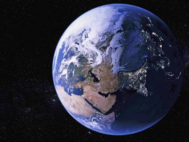 Vom Weltraum aus gesehen: Europa und der Nahe Osten am Tag, Indien und Südostasien bei Nacht
