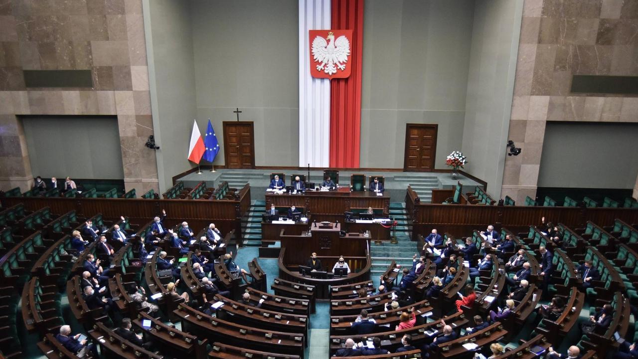 Blick von obane auf das polnische Parlament.